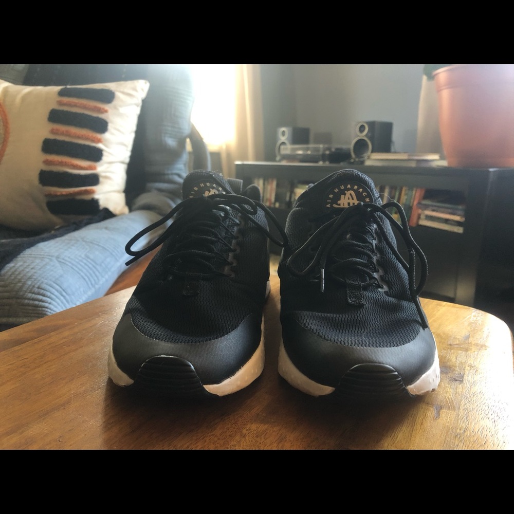 Nike Huaraches - Women’s - Black - Size 8